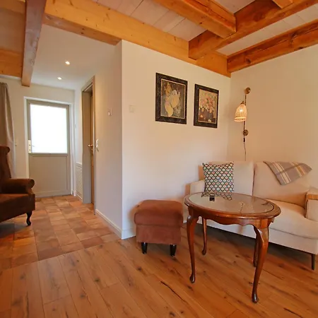 Holiday home Ferienhaushaelfte Schusters Kate In Zempin