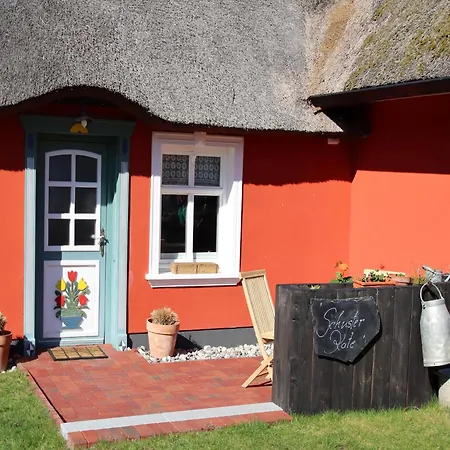 Holiday home Ferienhaushaelfte Schusters Kate In
