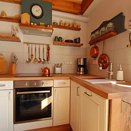 Holiday home Ferienhaushaelfte Schusters Kate In